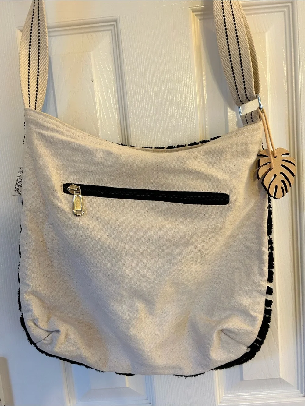 NWOT Monstera Cross Body Hobo Bag with Adjustable Straps